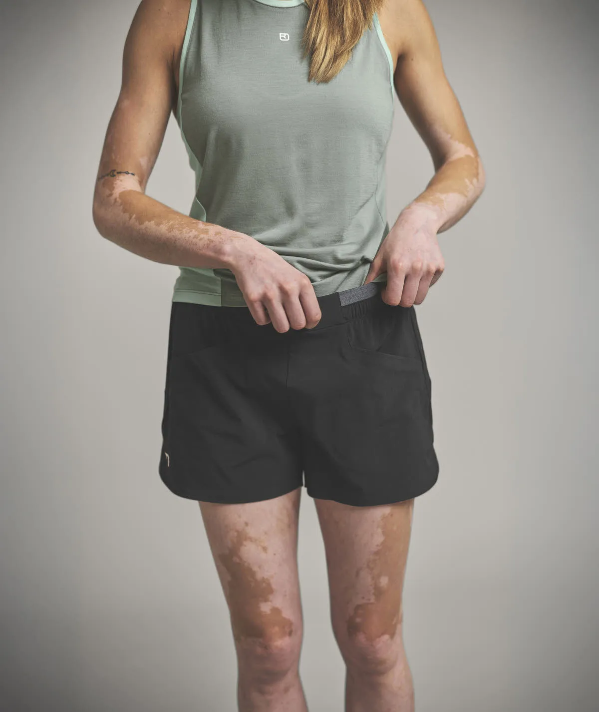 Ortovox TRACE SHORTS W Damen Wandershorts Trekkingshorts black raven