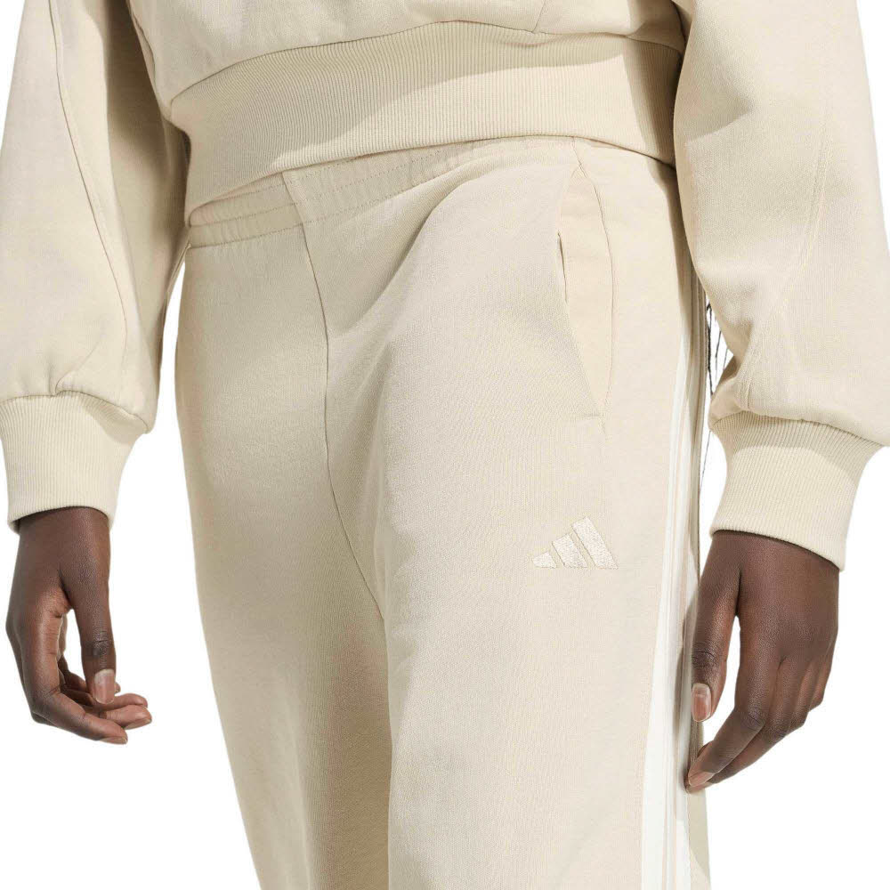adidas KIT 3-STRIPES WIDE Damen Jogginghose Trainingshose Sporthose weit geschnitten beige