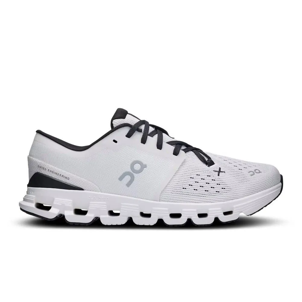ON CLOUD X 4 Damen Trainingsschuhe Fitnessschuhe Sneaker ivory/black