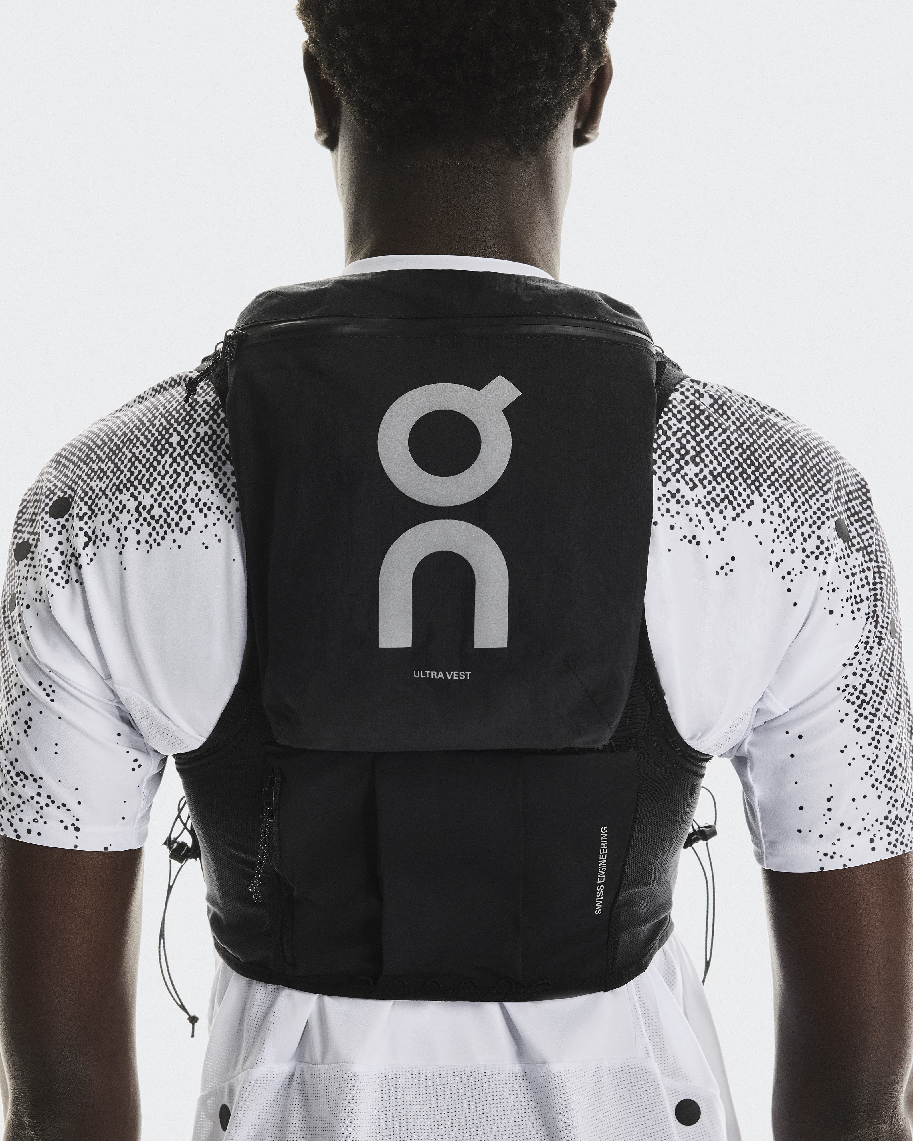 ON ULTRA VEST PRO Unisex Trailrunning Weste Trinkweste schwarz