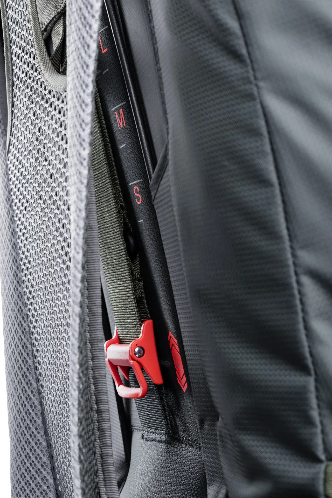 Deuter Futura Air Trek 50 + 10 Unisex Wanderrucksack Trekkingrucksack black/graphite NEU