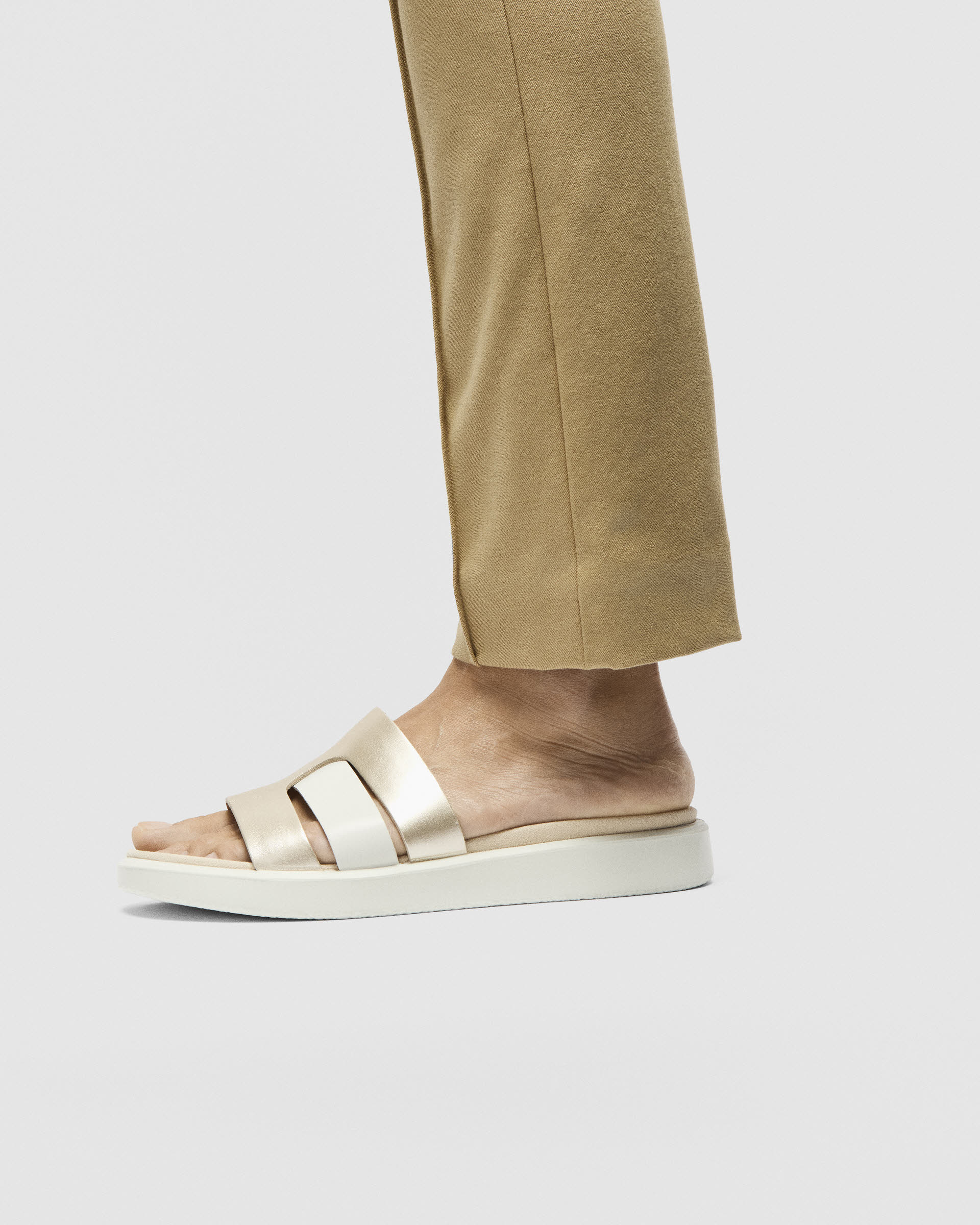 ECCO FLOWT W Damen Lederpantolette gold beige weiß