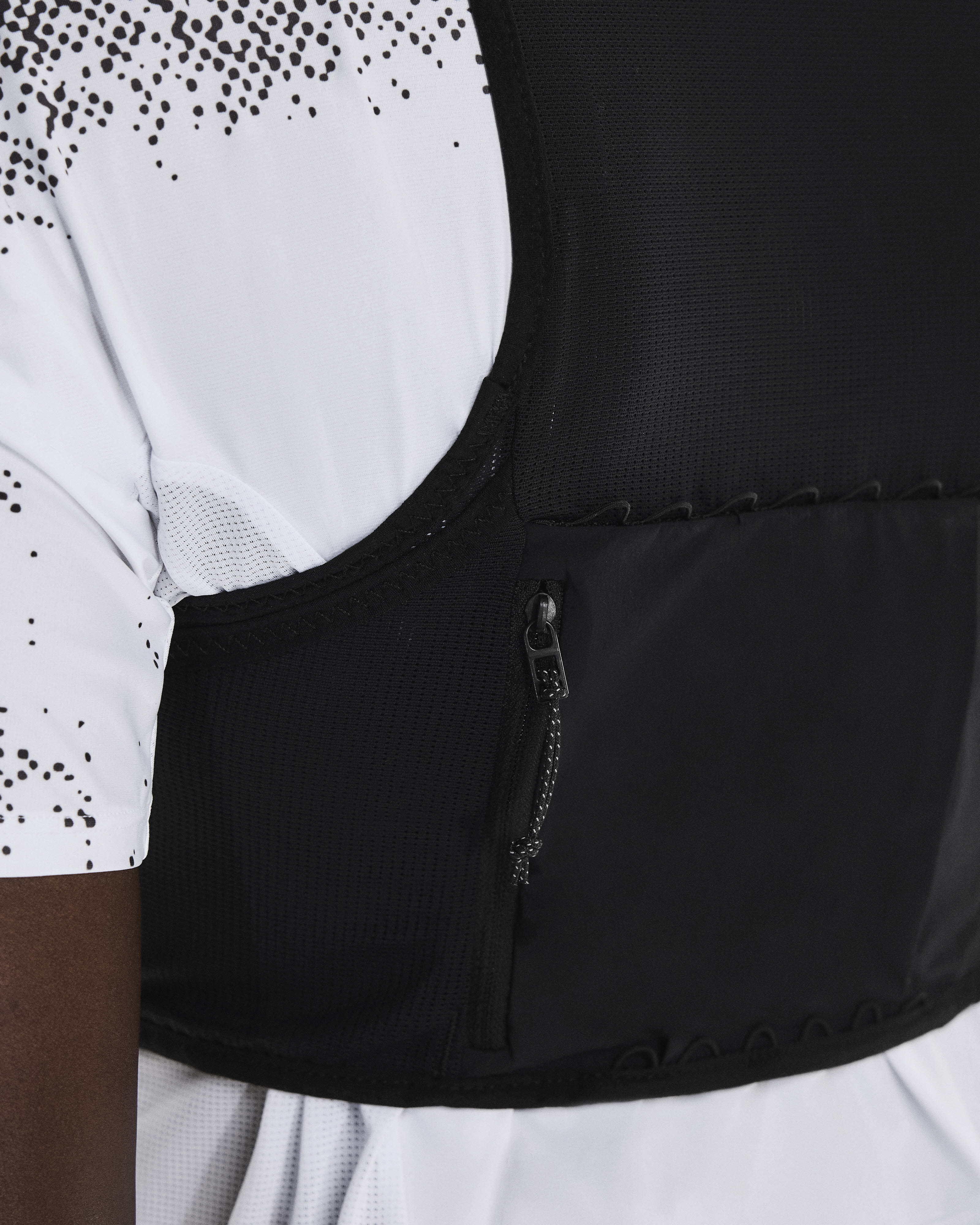 ON ULTRA VEST PRO Unisex Trailrunning Weste Trinkweste schwarz