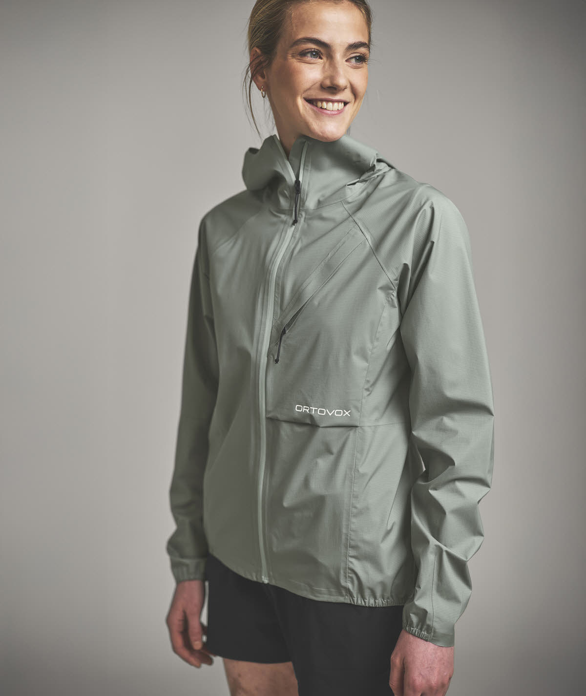 Ortovox TRACE 2.5L JACKET W Damen Hardshelljacke Wanderjacke green sage