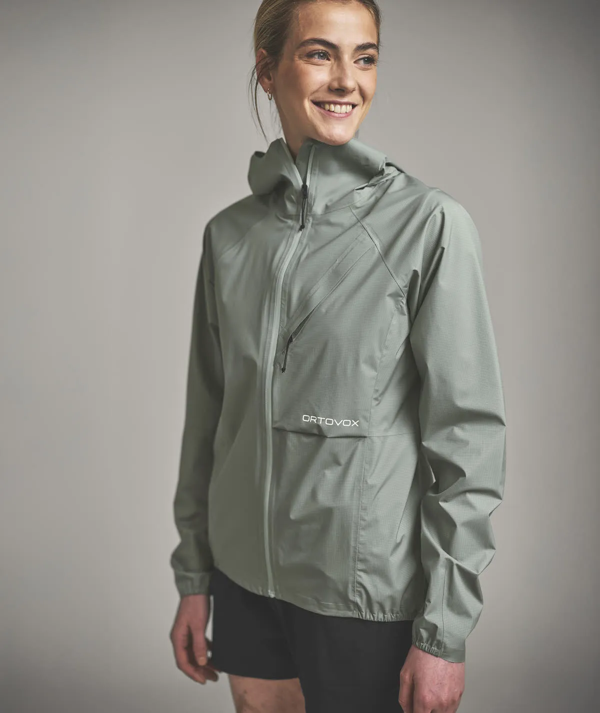 Ortovox TRACE 2.5L JACKET W Damen Hardshelljacke Wanderjacke green sage