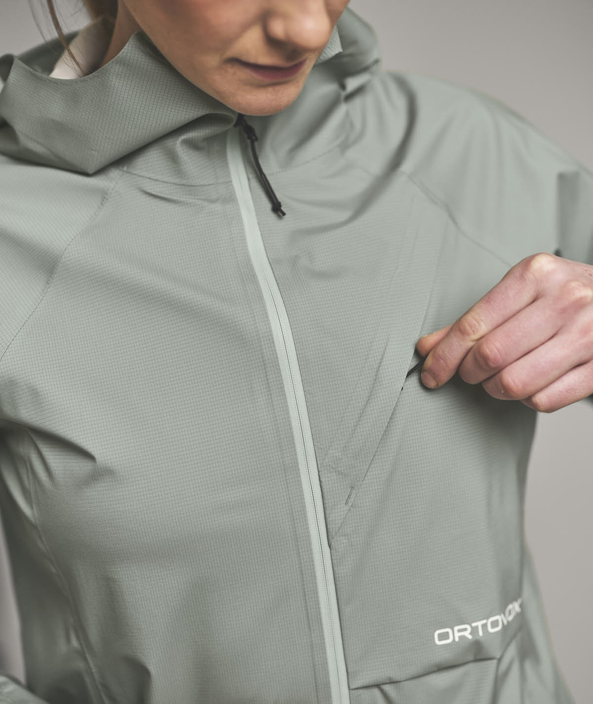 Ortovox TRACE 2.5L JACKET W Damen Hardshelljacke Wanderjacke green sage