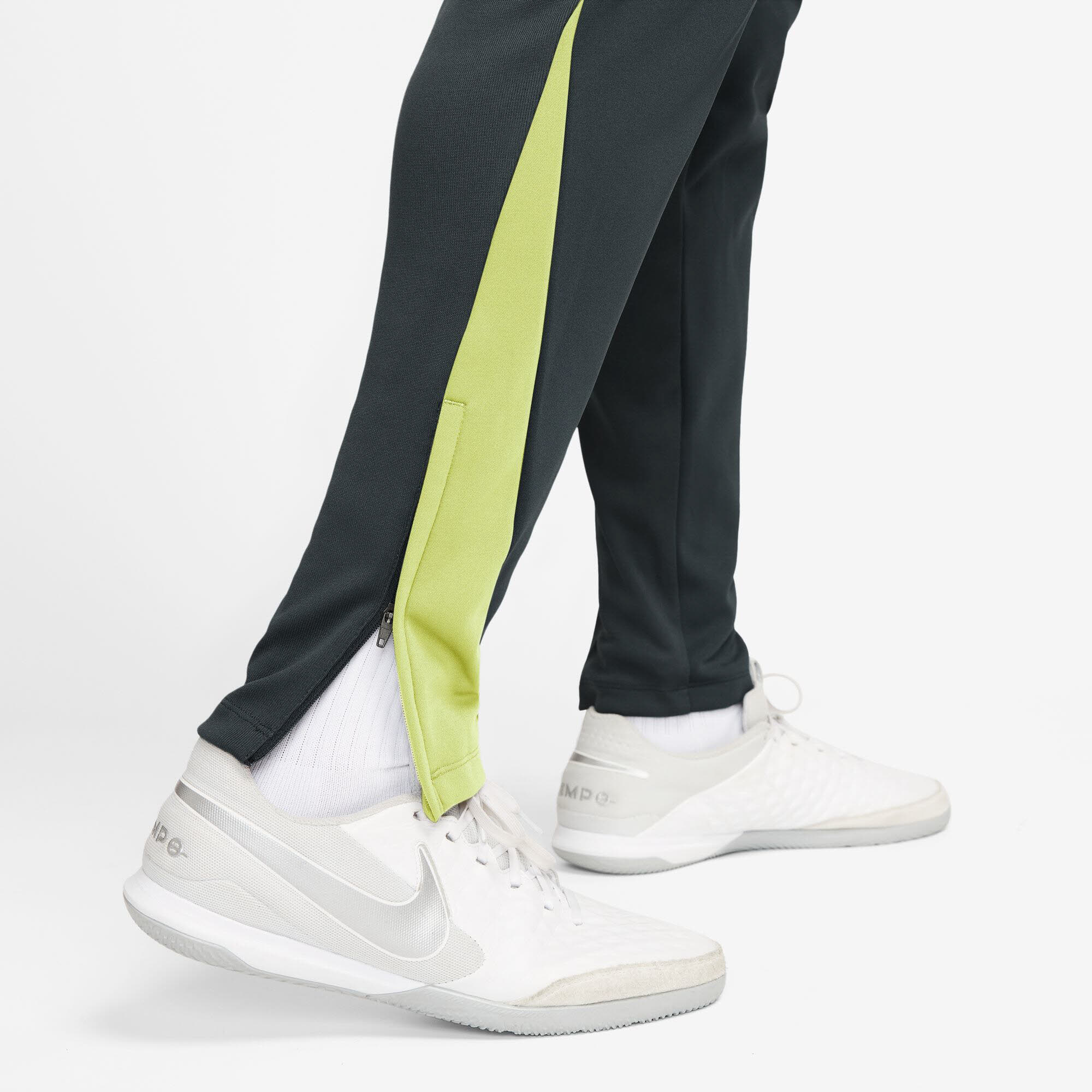 Nike Academy Winter Warrior Fusßballhose für Herren schwarz