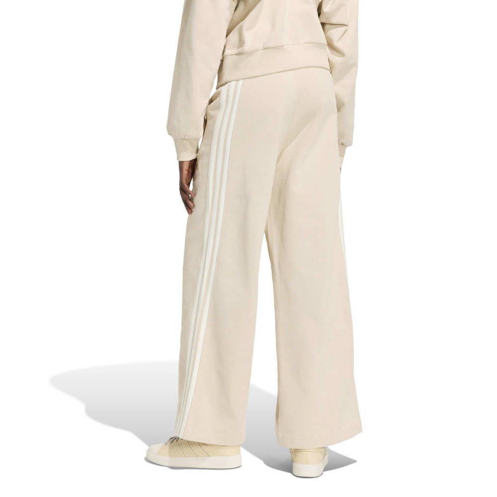 adidas KIT 3-STRIPES WIDE Damen Jogginghose Trainingshose Sporthose weit geschnitten beige