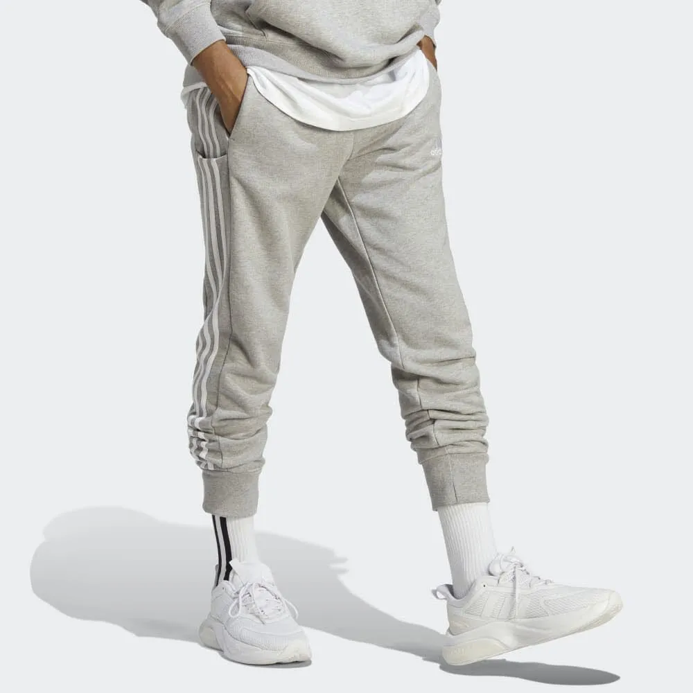 adidas ESSENTIALS FRENCH TERRY TAPERED CUFF 3-STREIFEN Herren Hose Jogginghose grau