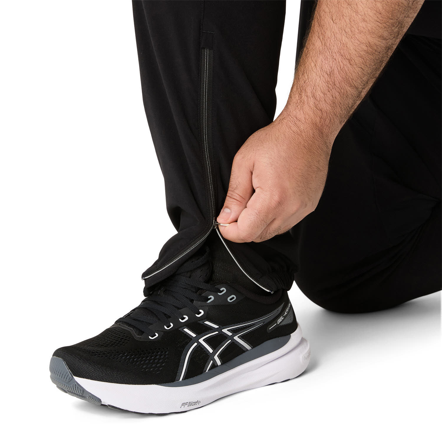 Asics CORE WOVEN PANT Herren Laufhose Jogginghose schwarz