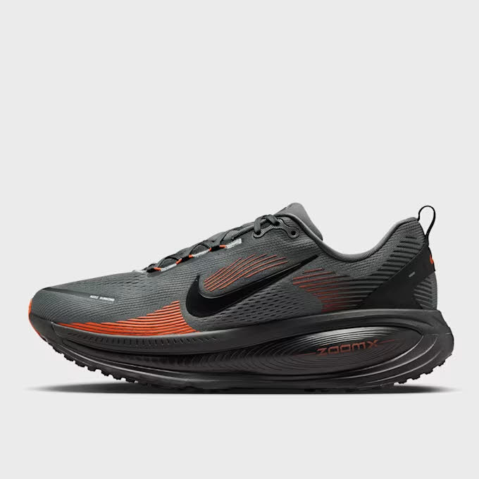 Nike Vomero 18 Straßenlaufschuh Herren grau/orange