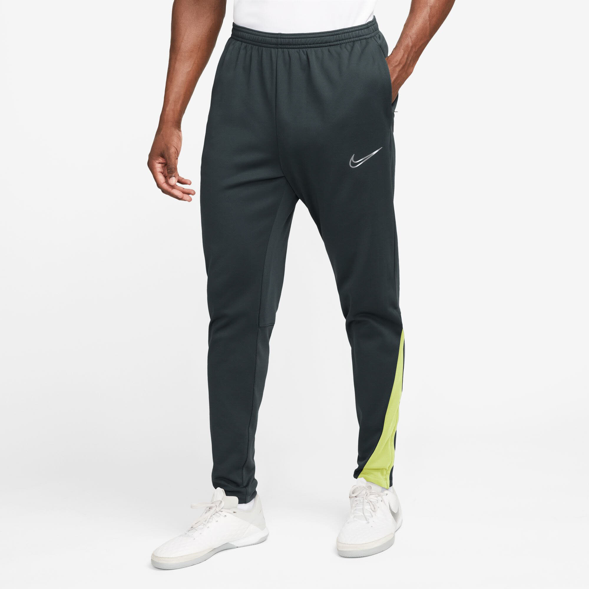 Nike Academy Winter Warrior Fusßballhose für Herren schwarz