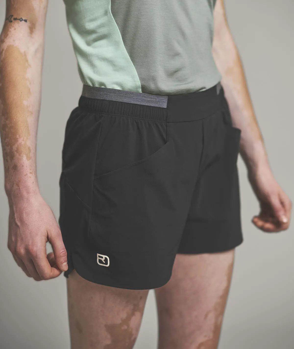 Ortovox TRACE SHORTS W Damen Wandershorts Trekkingshorts black raven