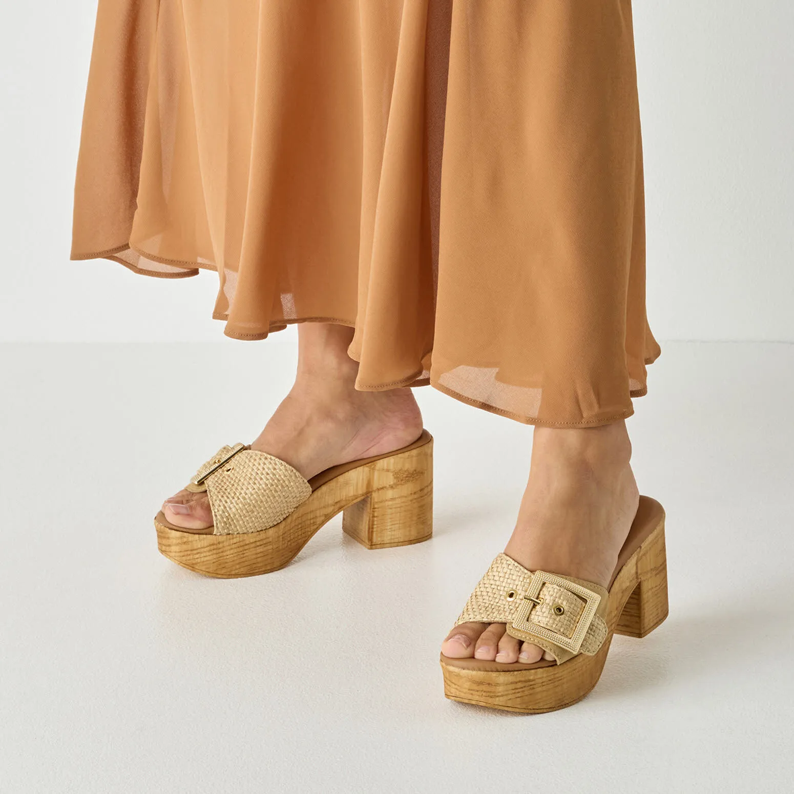 Tamaris Damen Pantoletten Sandalen Absatzsandalen beige