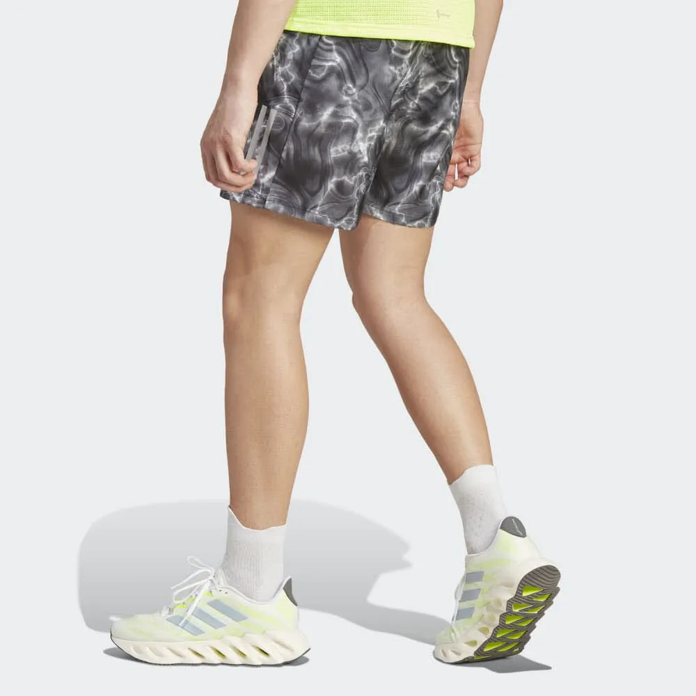 adidas Own the Run Allover Print Herren Shorts Laufshort Sportshort grau