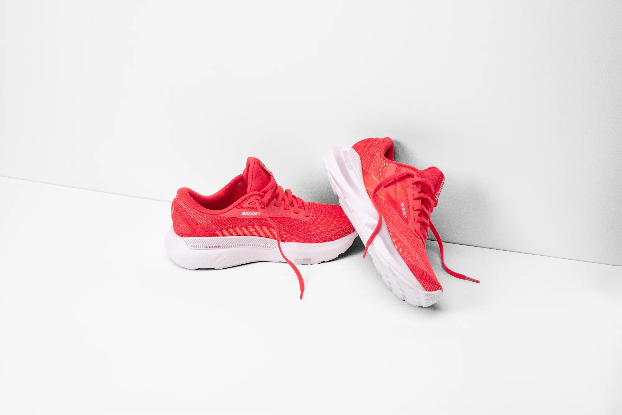Brooks Adrenaline GTS 24 Laufschuh Joggingschuh Damen rot